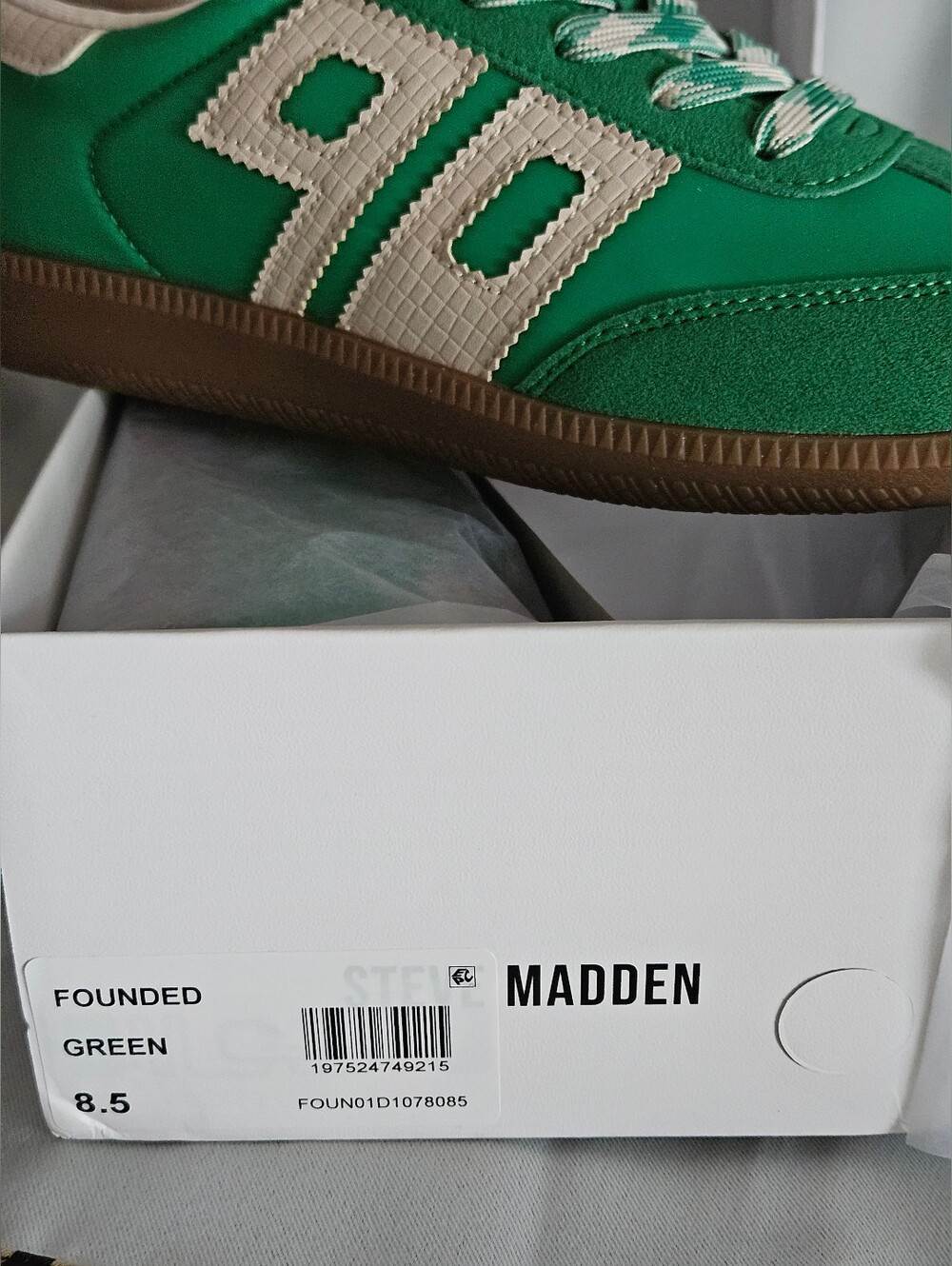 Steve Madden Green Low-Top Sneakers with Cream Accents - Picture 8 of 8